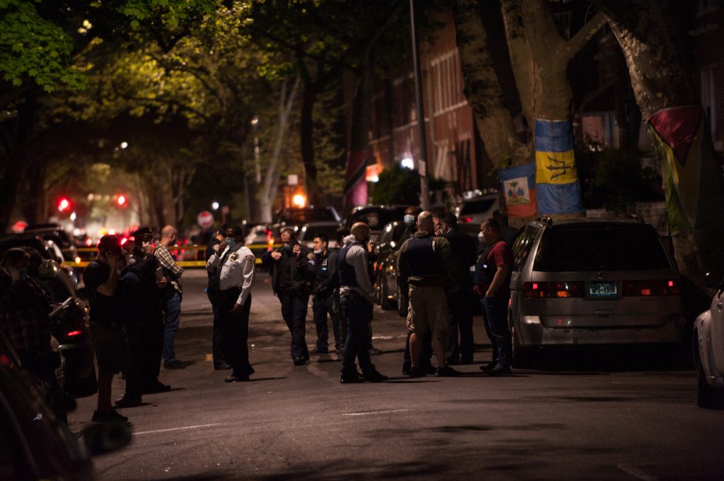 Cops investigate shootings that left one man dead, another wounded in Brooklyn