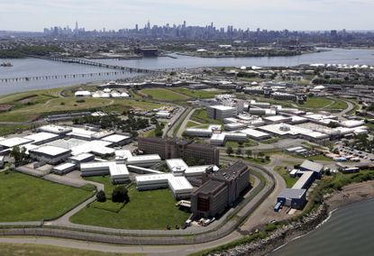 NYC to pay $1.65 million to family of slain Rikers Island inmate