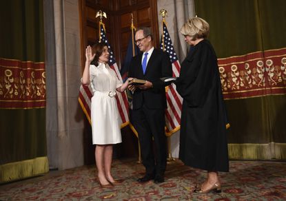 N.Y. Gov. Kathy Hochul turns the page in ceremonial swearing-in