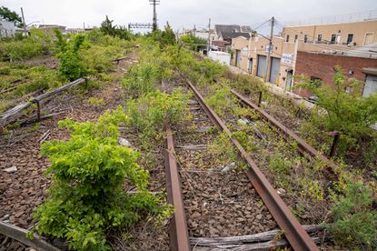 MTA overstates cost of restoring long-abandoned Queens tracks that could speed commutes