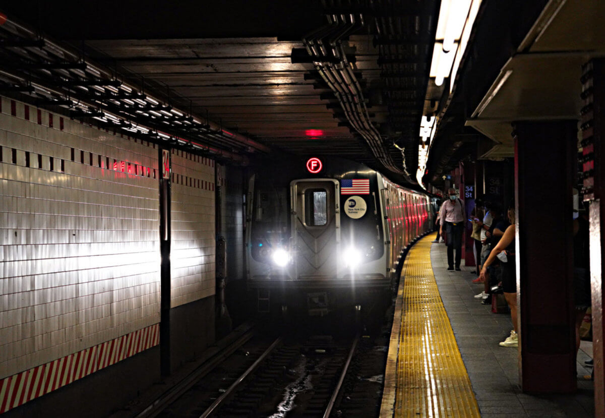 Man fatally struck by Brooklyn train after falling between moving subway cars