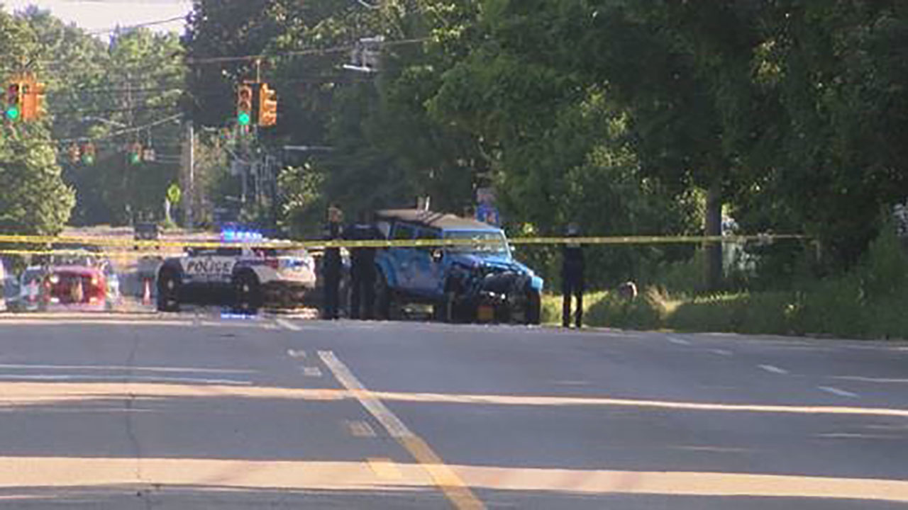 17-year-old high school student killed, 4 others hurt in Long Island crash