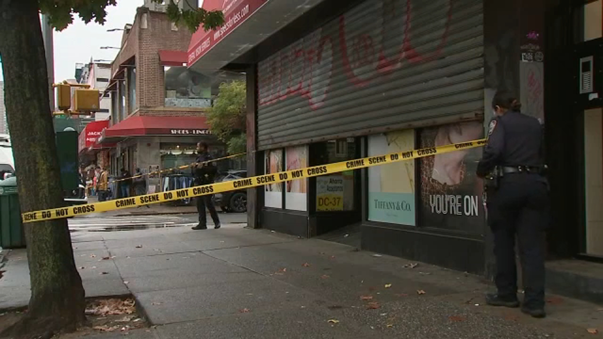 Police searching for 2 girls after 15-year-old stabbed in Manhattan