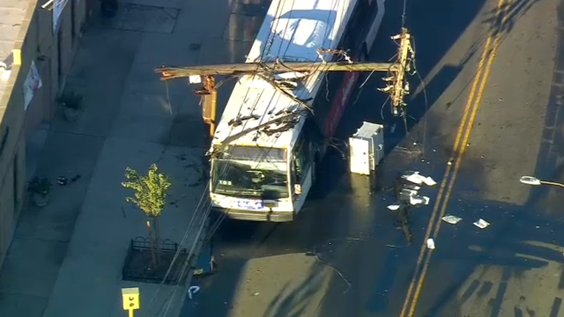 Bus crash topples utility pole in Queens, causing hundreds of power outages
