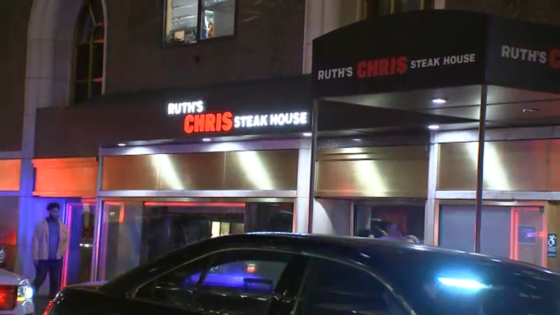 Police say they are looking for 2 female suspects in stabbing at Midtown restaurant