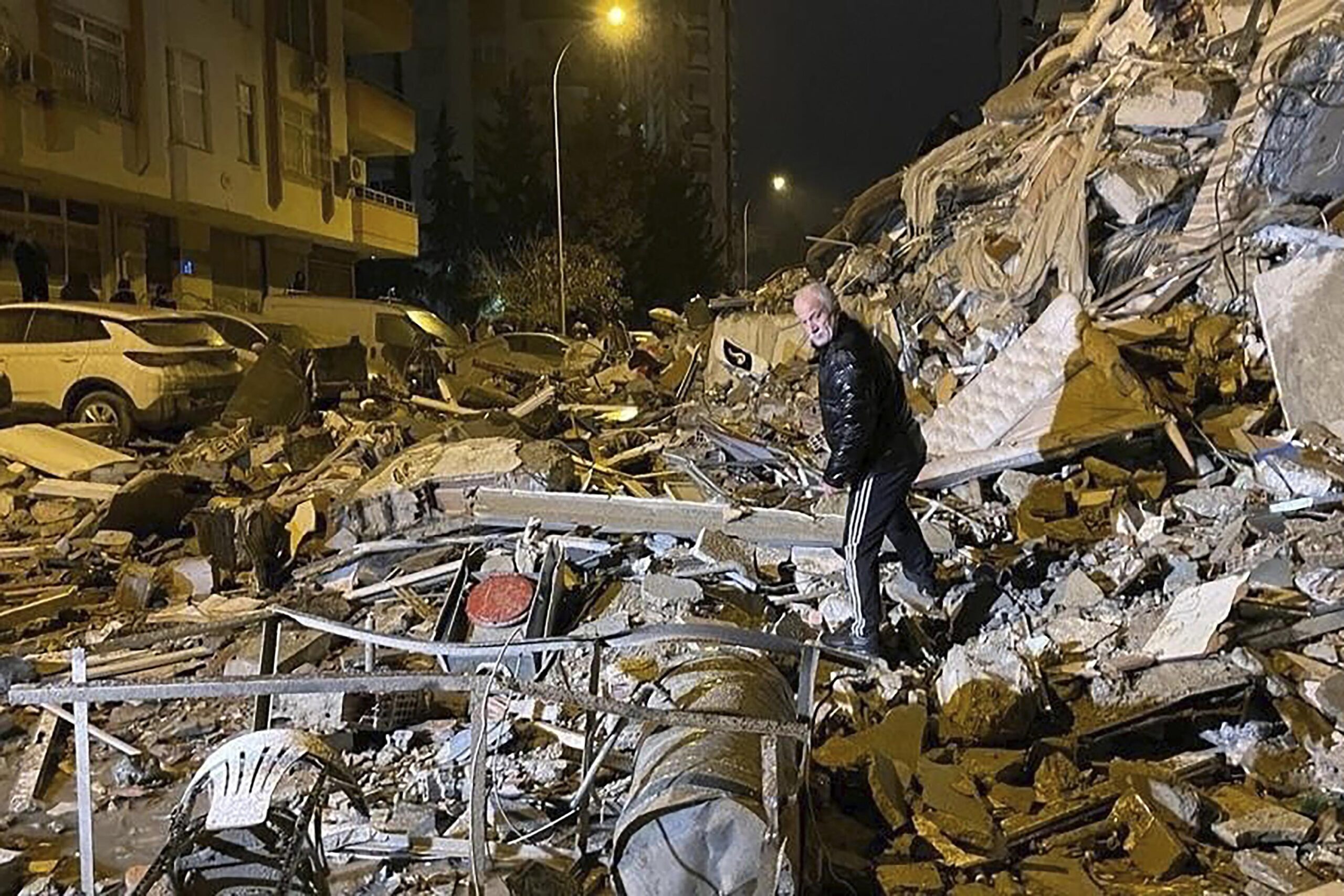 7.8 magnitude earthquake kills more than 200 people in Turkey, Syria