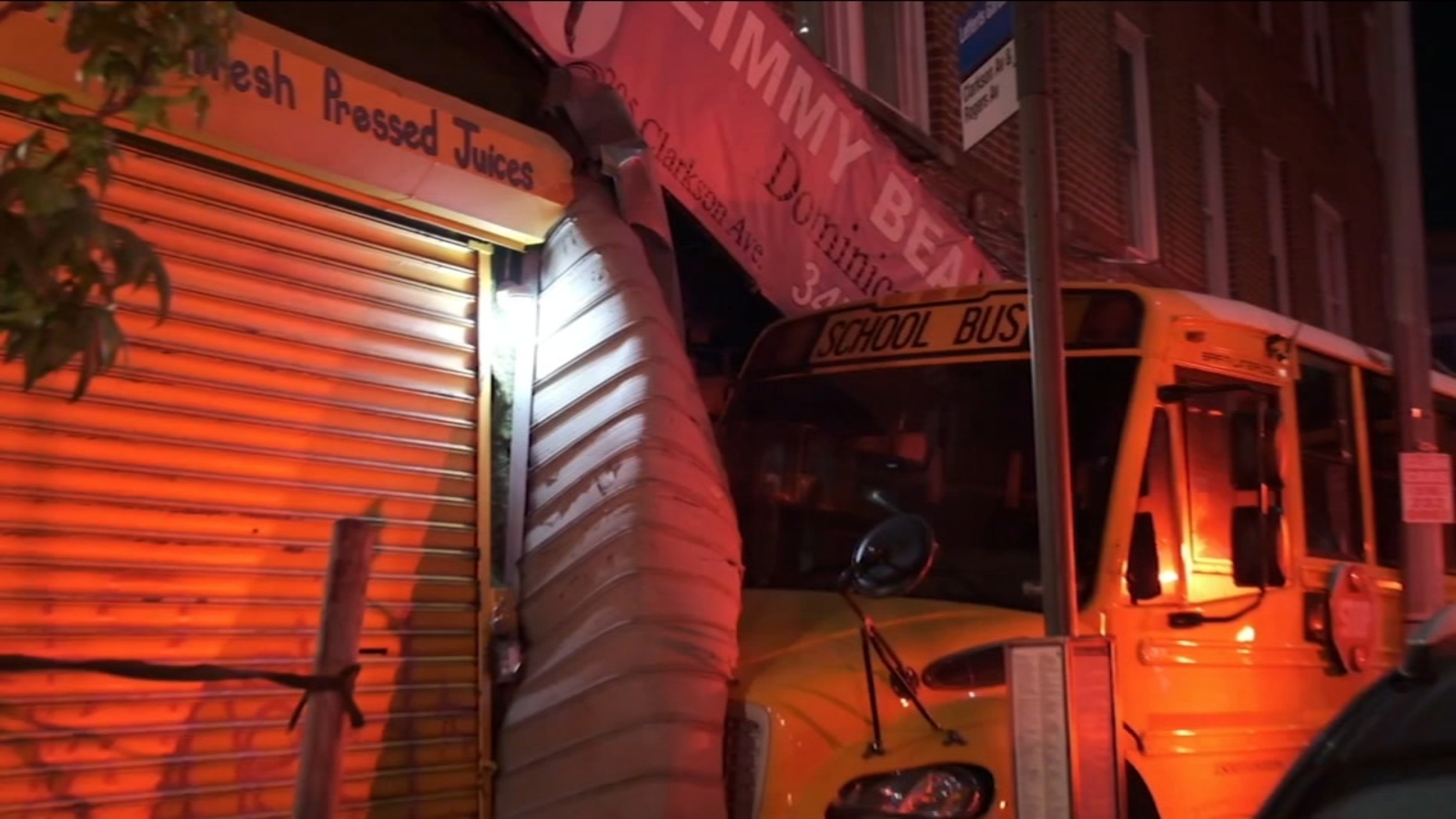 Bus rams into Prospect Lefferts Gardens building, no injuries reported