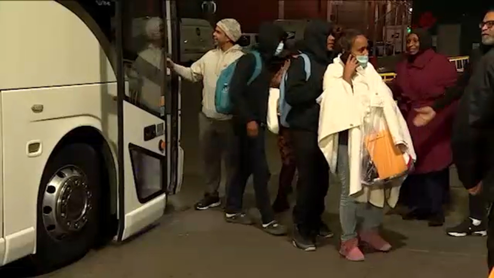 Texas governor busing more migrants to NYC, Chicago as Title 42 expected to be lifted