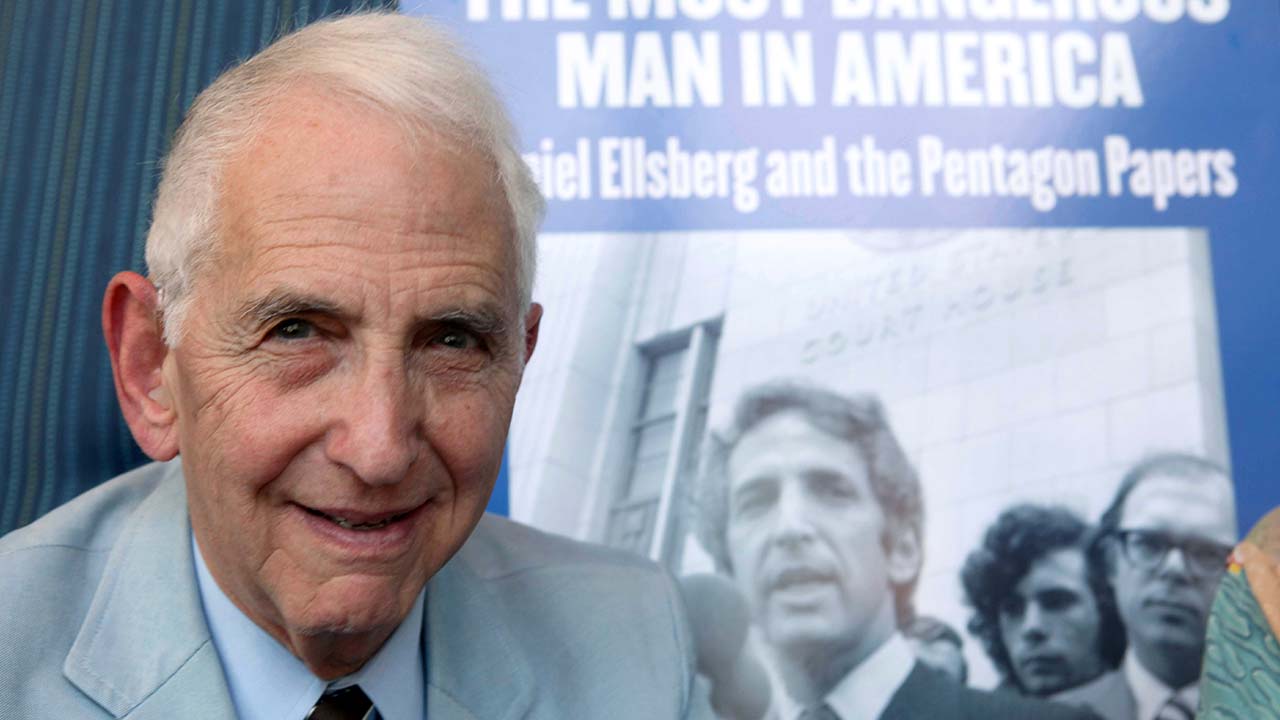 Daniel Ellsberg, who leaked Pentagon Papers, helped push the US withdrawal from Vietnam, dies at 92