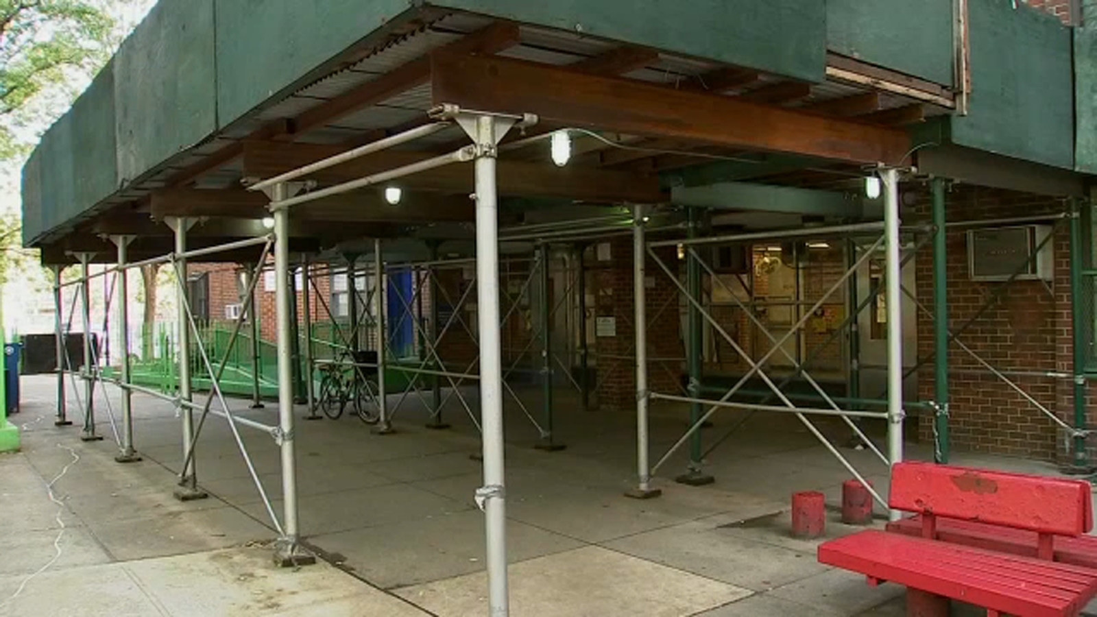 Mayor Eric Adams plans to overhaul sidewalk sheds, scaffolding across NYC