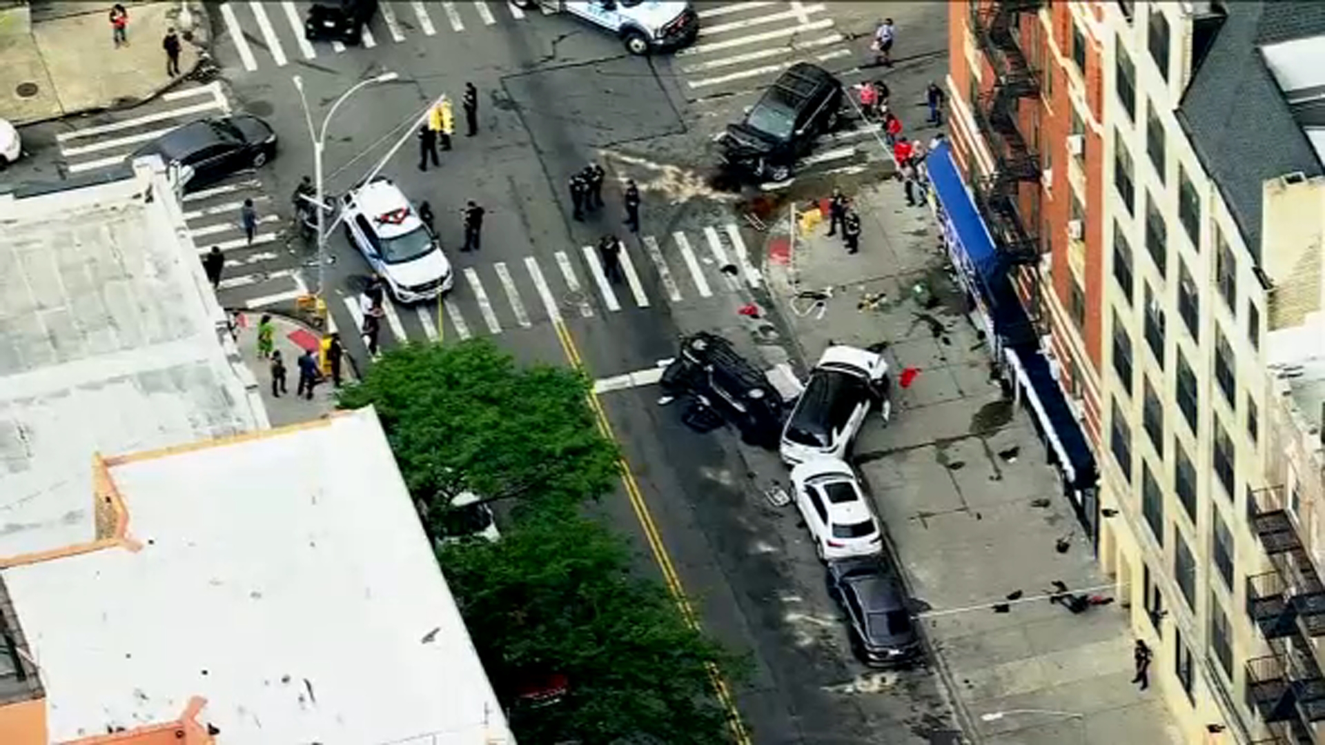 2 dead, 4 injured in multi-vehicle crash in Washington Heights