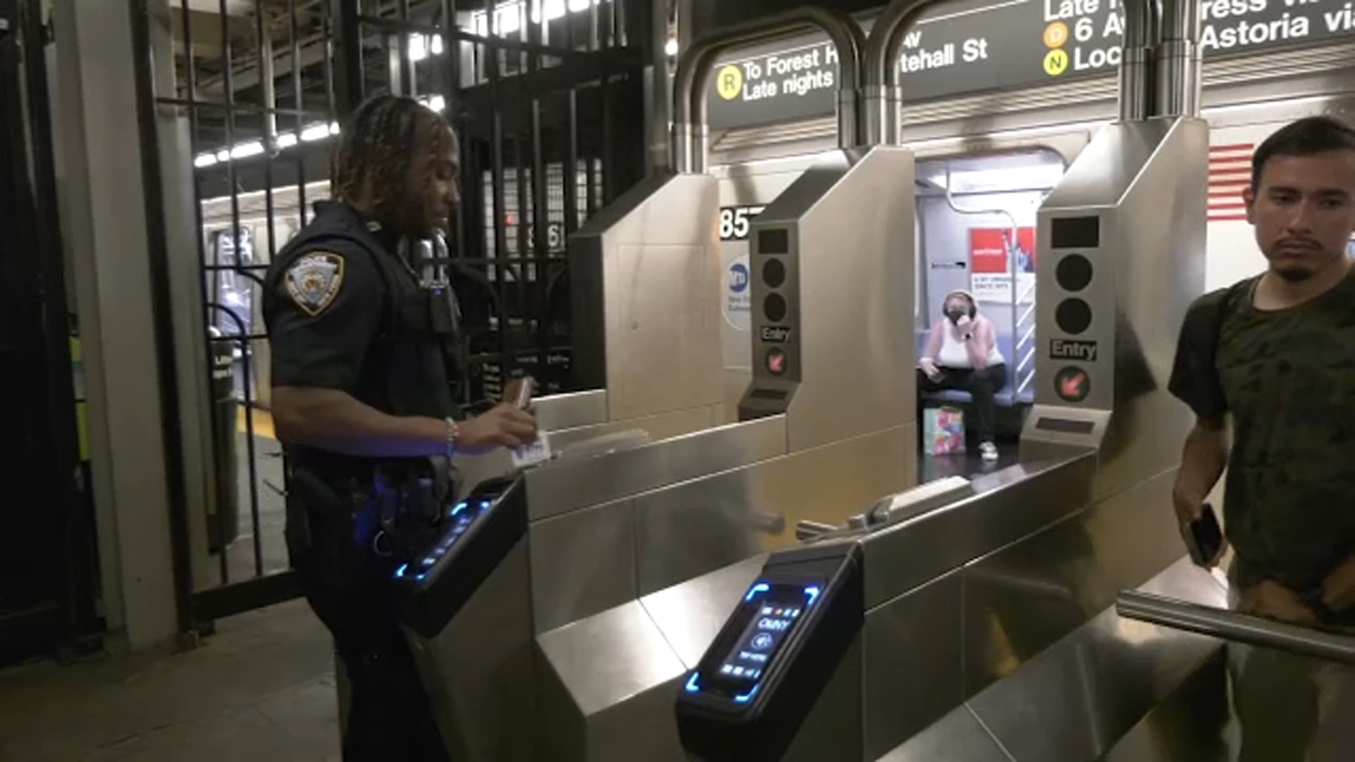 Man stabbed in his face in Sunset Park subway station
