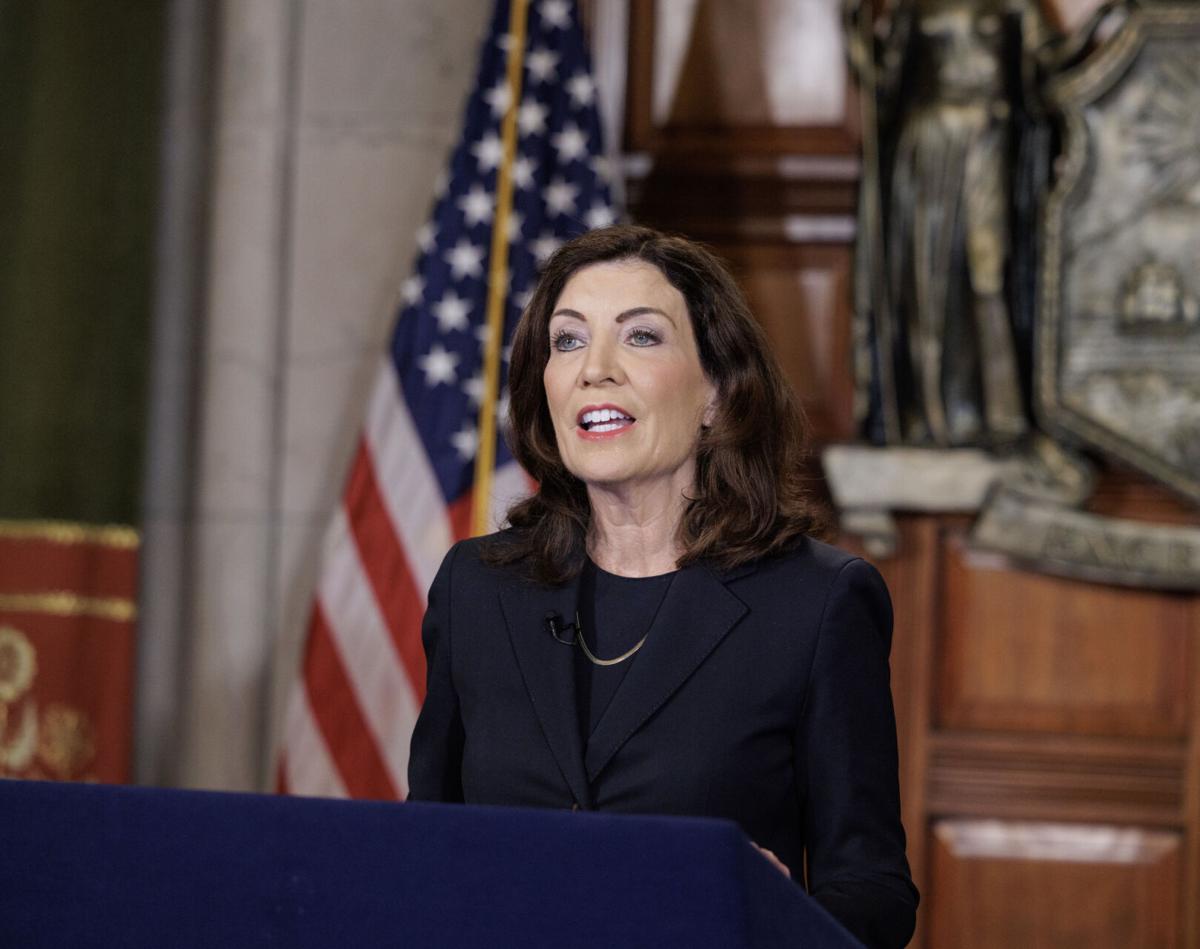 NY Gov. Hochul calls on President Biden to provide more assistance with migrants crisis