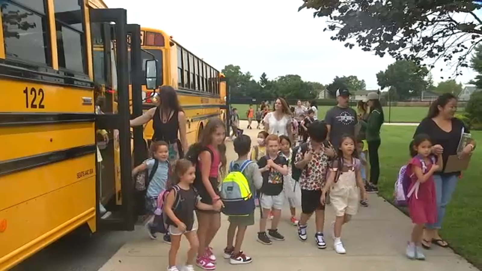 Students return for 1st day of school in Jericho, Nassau County