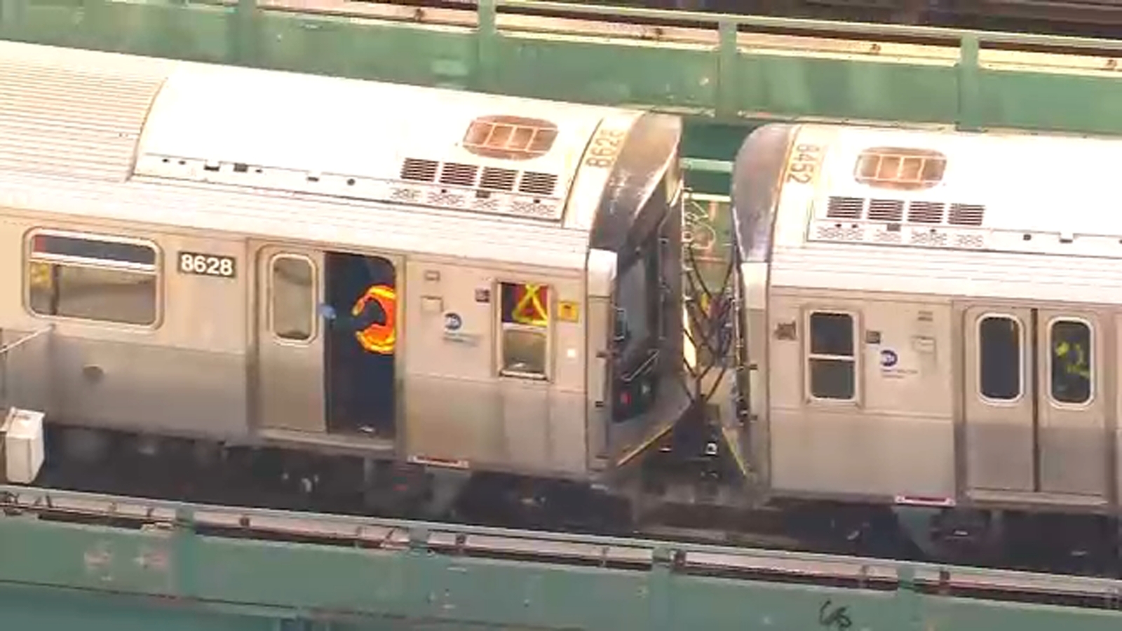 Passengers rescued from disabled J train in Jamaica, Queens