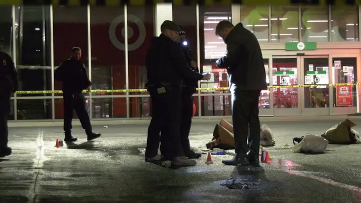 Police seek suspects who fatally shot man in Bronx Target parking lot