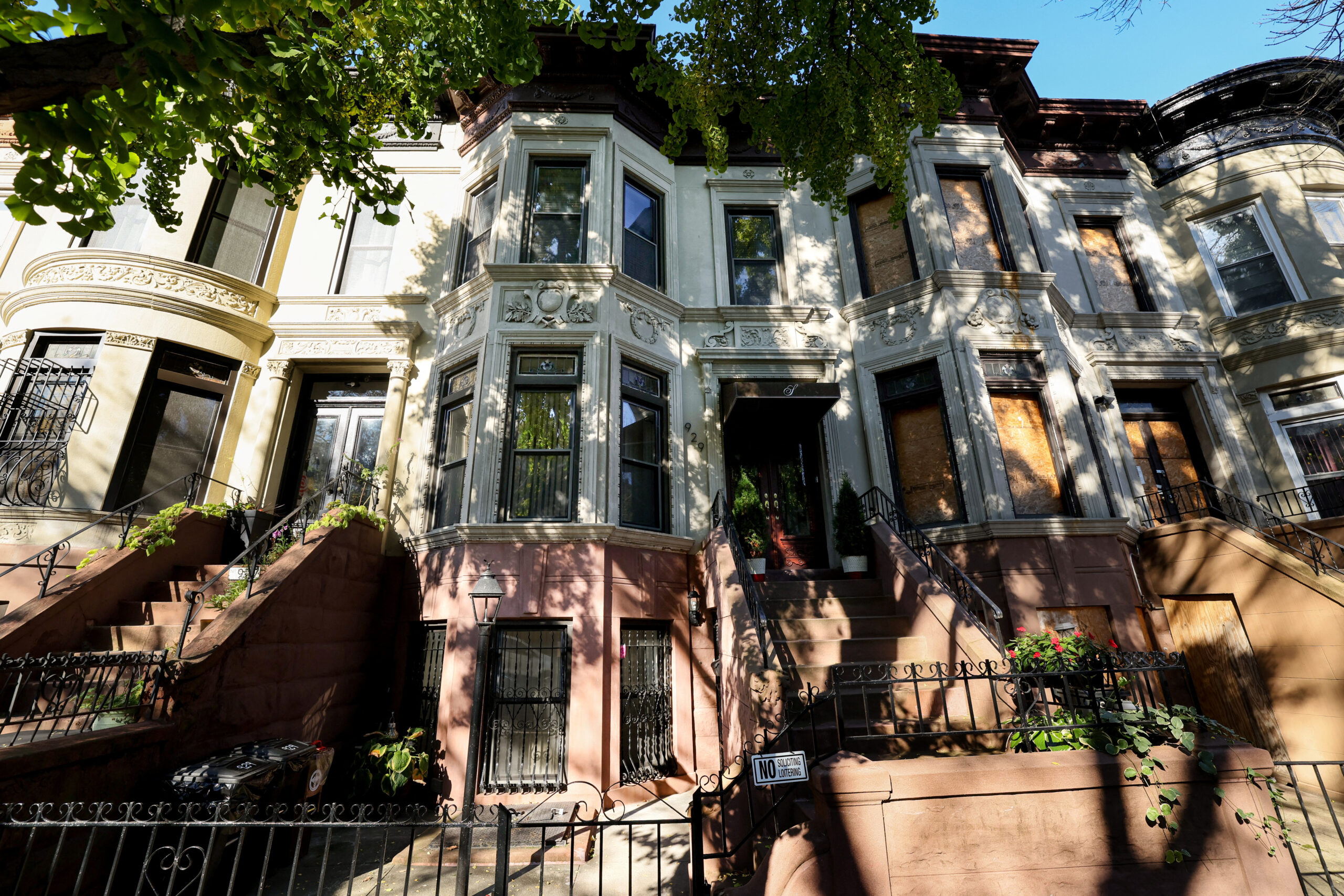 FBI searches Brooklyn home of top fundraiser, campaign consultant linked to Mayor Eric Adams
