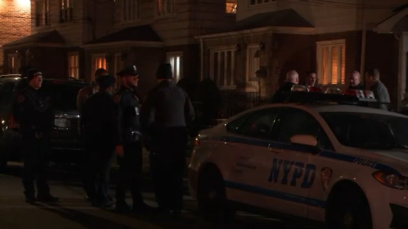 Man found dead in front yard of Queens home